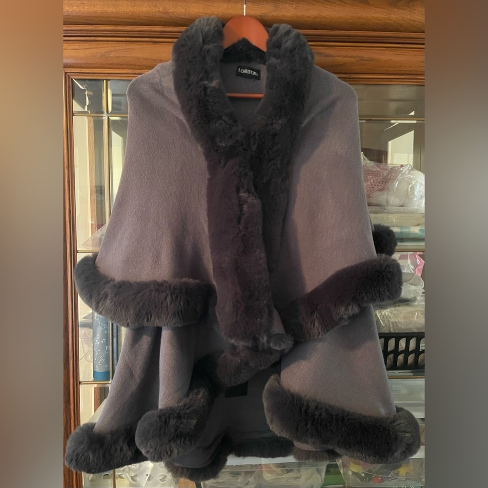 Faux Fur, 100% Acrylic Gray Cape NWT